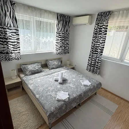 Sunny Day 7 Апартаменты *